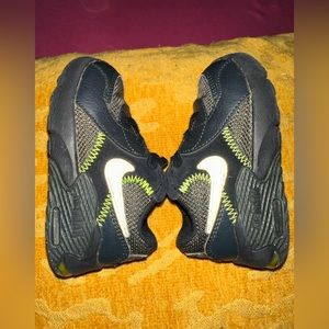 Toddler Nike air sneakers 6c